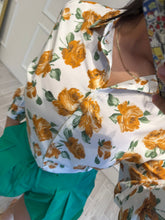 Cargar imagen en el visor de la galería, JULIA - Blusa estampado rosas