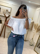 Cargar imagen en el visor de la galería, PANDIA – Blusa blanca de hombros descubiertos con moño