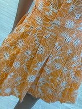 Cargar imagen en el visor de la galería, KATE - Set blusa y short naranja