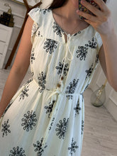 Cargar imagen en el visor de la galería, BASILIA - Maxi vestido blanco estampado