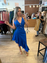 Cargar imagen en el visor de la galería, SILVIA - Set blusa y falda azul rey