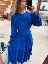 Cargar imagen en el visor de la galería, ENOLA - Maxi vestido azul estampado