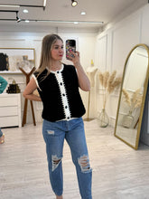 Cargar imagen en el visor de la galería, ITZAYANA - Chaleco negro con blanco