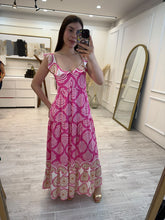 Cargar imagen en el visor de la galería, ASHBY - Maxi vestido rosa estampado