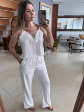 Cargar imagen en el visor de la galería, DANIELA SOFÍA - Blusa blanca