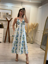 Cargar imagen en el visor de la galería, BABETTE - Maxi vestido blanco flores azules
