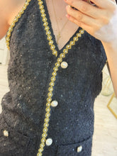 Cargar imagen en el visor de la galería, CHRISTINA - Vestido corto negro detalles dorados