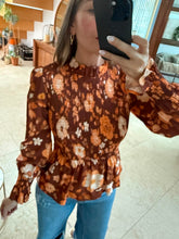 Cargar imagen en el visor de la galería, GUILLERMINA - Blusa terracota estampada