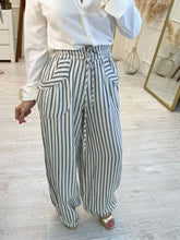 Cargar imagen en el visor de la galería, LUDMILA - Pantalon rayas