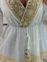 Cargar imagen en el visor de la galería, NAOMI - Maxi vestido blanco con detalles beige