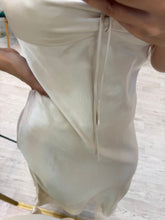 Cargar imagen en el visor de la galería, URSULA - Maxi vestido satinado