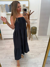 Cargar imagen en el visor de la galería, GINA - Maxi vestido negro tirantes