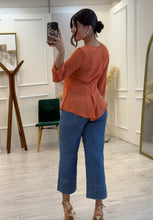 Cargar imagen en el visor de la galería, TALLULLAH - Blusa ocre