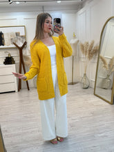 Cargar imagen en el visor de la galería, JEWEL - Cardigan amarillo