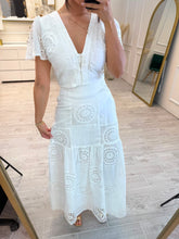 Cargar imagen en el visor de la galería, HEIDI - Set blusa y falda blancos
