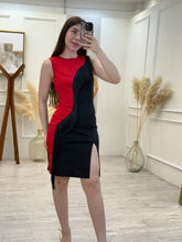Cargar imagen en el visor de la galería, KARINA - Vestido bicolor rojo con negro