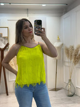 Cargar imagen en el visor de la galería, LIMA – Blusa verde lima de tirantes con flecos