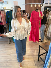 Cargar imagen en el visor de la galería, VITE - Blusa marfil