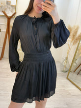 Cargar imagen en el visor de la galería, MURPHY - Vestido negro manga larga
