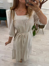 Cargar imagen en el visor de la galería, JESSALYN - Vestido midi hueso