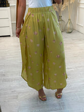 Cargar imagen en el visor de la galería, EVETTE - Pantalon verde estampado