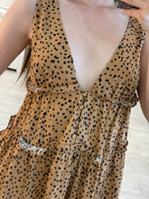 Cargar imagen en el visor de la galería, SANDRA - Vestido corto café estampado