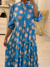 Cargar imagen en el visor de la galería, FAWN - Maxi vestido azul flores