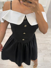 Cargar imagen en el visor de la galería, DORA - Vestido corto blanco con negro