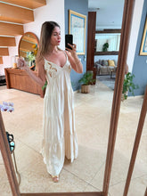 Cargar imagen en el visor de la galería, INDRA - Maxi vestido hueso tirantes