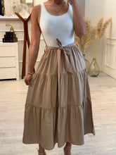 Cargar imagen en el visor de la galería, DANAE - Maxi vestido khaki con blanco