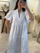 Cargar imagen en el visor de la galería, LUNA – Maxi vestido blanco con olanes y cuello mao