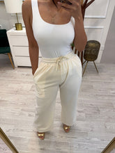 Cargar imagen en el visor de la galería, SAMIRA - Pantalón hueso