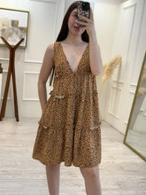 Cargar imagen en el visor de la galería, SANDRA - Vestido corto café estampado