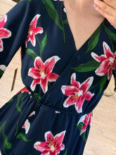 Cargar imagen en el visor de la galería, DORA - Maxi vestido azul petroleo estampado floral
