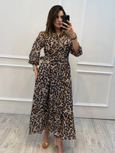 Cargar imagen en el visor de la galería, JULIANNE - Maxi vestido animal print