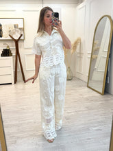 Cargar imagen en el visor de la galería, OLIVIA - Set pantalon y blusa avena