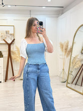 Cargar imagen en el visor de la galería, HARRIET - Blusa azul mangas blancas