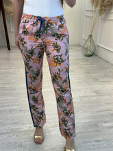 Cargar imagen en el visor de la galería, ARTEMISA - Pantalon rosa estampado tropical