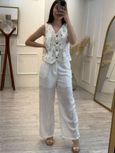 Cargar imagen en el visor de la galería, BLOSSOM - Set chaleco y pantalón blanco