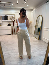 Cargar imagen en el visor de la galería, WAVERLY - Pantalon beige