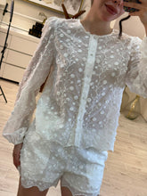 Cargar imagen en el visor de la galería, ARIADNE - Set blusa y short blanco