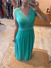 Cargar imagen en el visor de la galería, BEBE - Maxi vestido verde