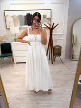 Cargar imagen en el visor de la galería, BRIANA - Maxi vestido blanco
