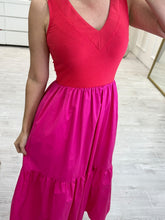 Cargar imagen en el visor de la galería, AVA - Maxi vestido fucsia con rojo