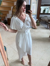 Cargar imagen en el visor de la galería, CONSTANZA - Vestido midi blanco manga corta