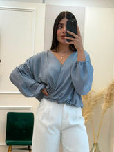 Cargar imagen en el visor de la galería, BELLAMY - Blusa azul manga larga