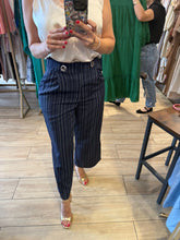 Cargar imagen en el visor de la galería, IRMA - Pantalón azul marino rayas