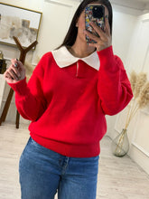 Cargar imagen en el visor de la galería, OCÍRROE  – Suéter rojo con cuello beige