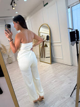 Cargar imagen en el visor de la galería, OREA – Palazzo strapless crema con ribete negro