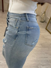 Cargar imagen en el visor de la galería, NÉMESIS – Jeans azul claro roto con bastilla deshilachada